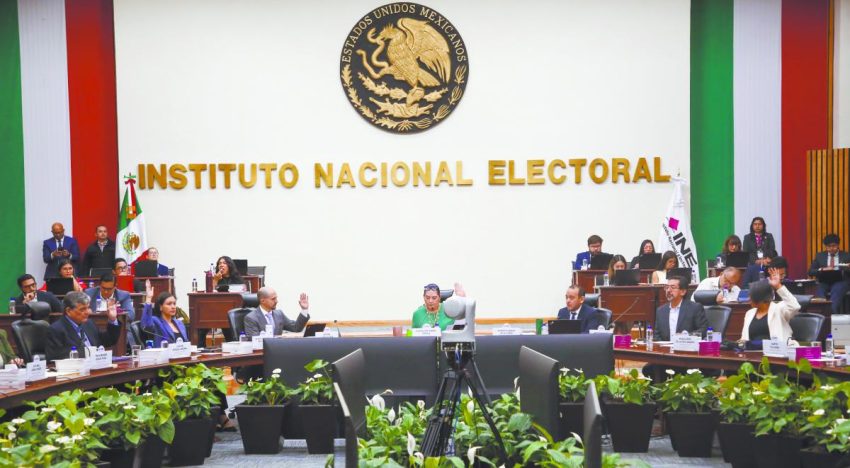 Preocupan fuera y dentro del INE renuncias de personal
