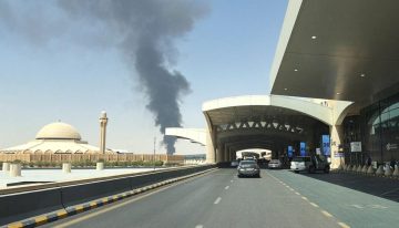 Alerta aérea en la capital saudita, con humo y llamas cerca de su aeropuerto