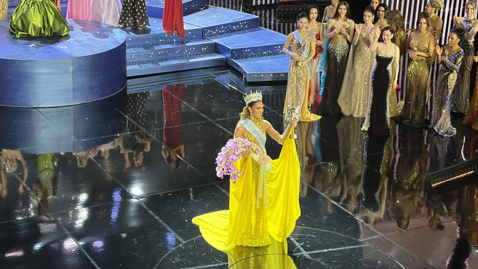 La estadounidense Lo Colby gana el mayor certamen de belleza para mujeres transgénero
