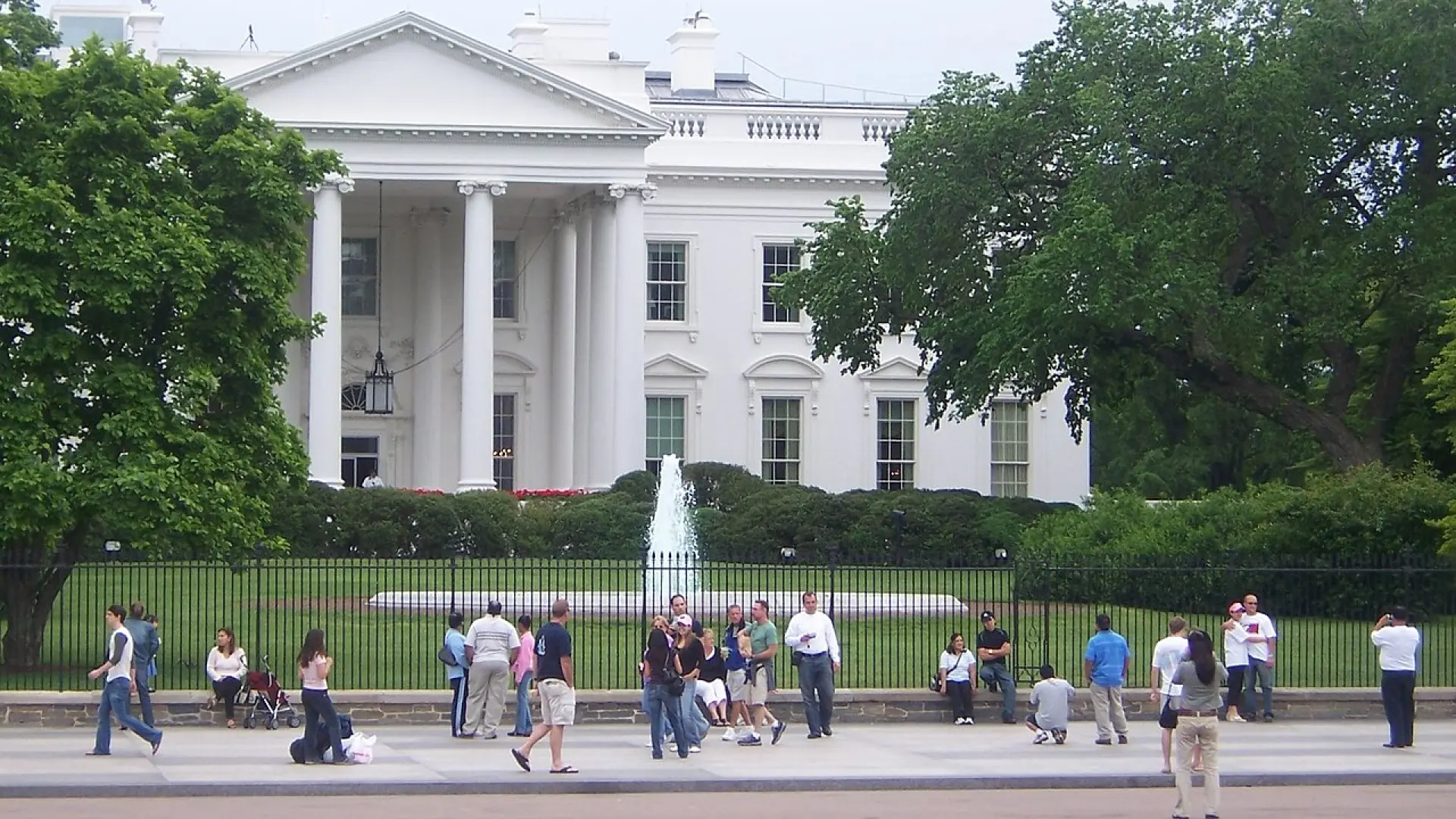 Un hombre logra burlar la seguridad de la Casa Blanca alegando que quería hablar con Donald Trump