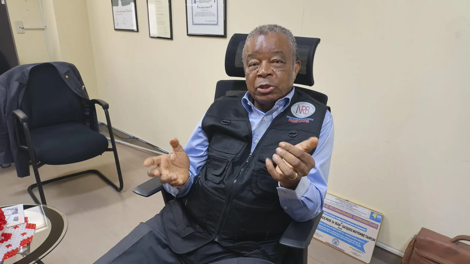 Jean-Jacques Muyembe, codescubridor del ébola: «El actual brote en RDC podría detenerse en tres o cuatro meses»