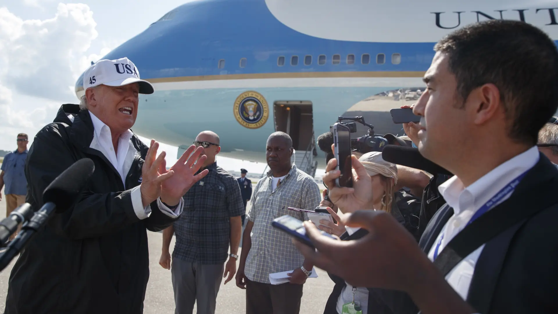 La Casa Blanca impide a periodistas de CNN subir al Air Force One para cubrir a Trump