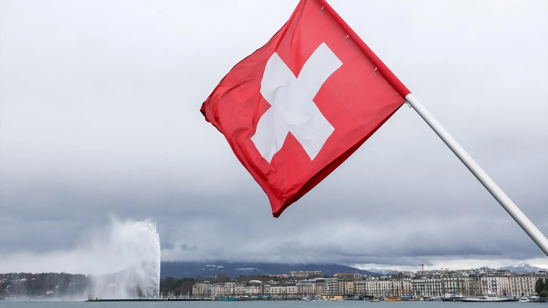 Suiza rechaza en referéndum endurecer su política de neutralidad