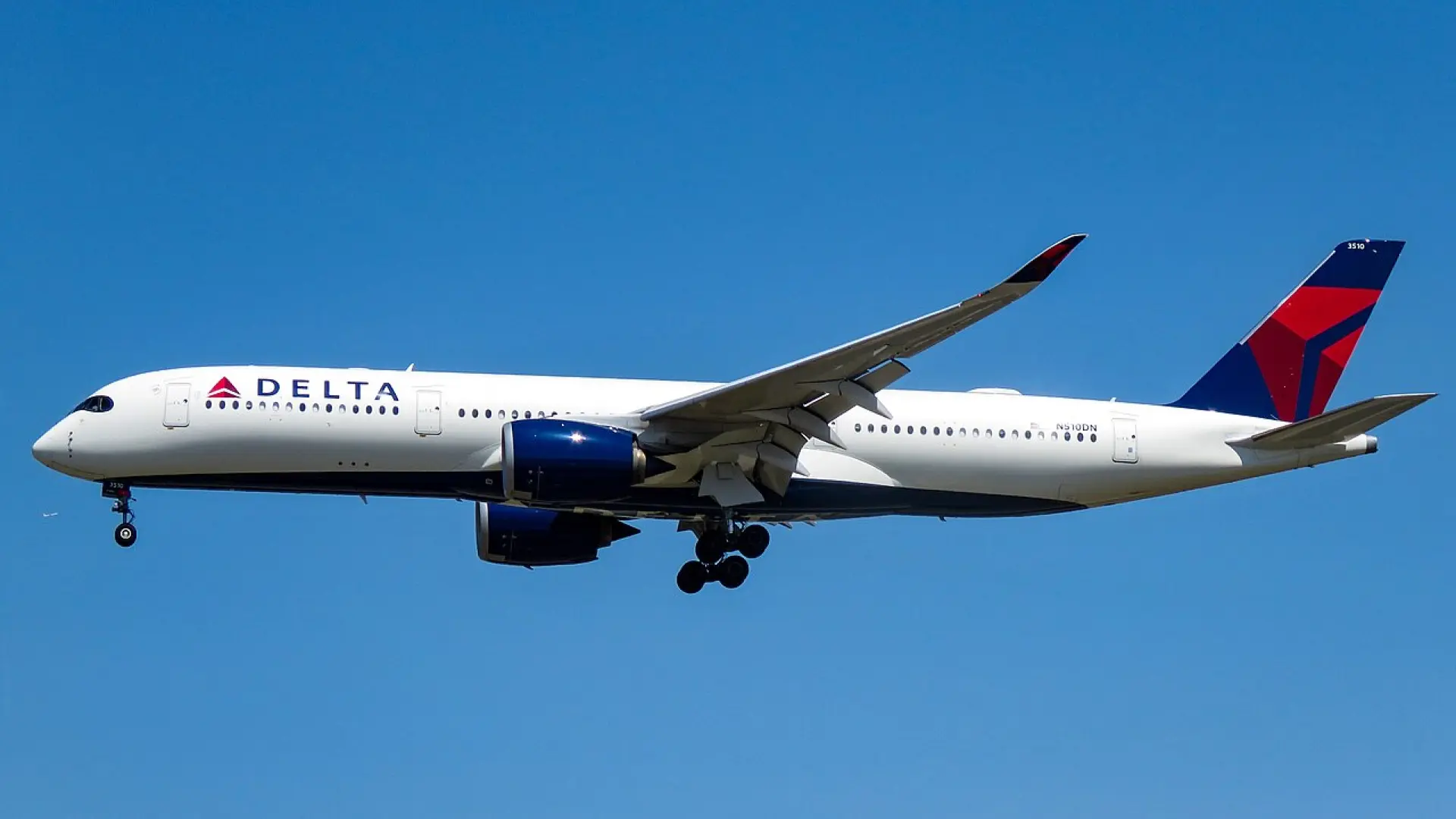 Un avión de la compañía Delta entre Barcelona y Boston aterriza de emergencia en Oporto tras detectarse humo en la cabina