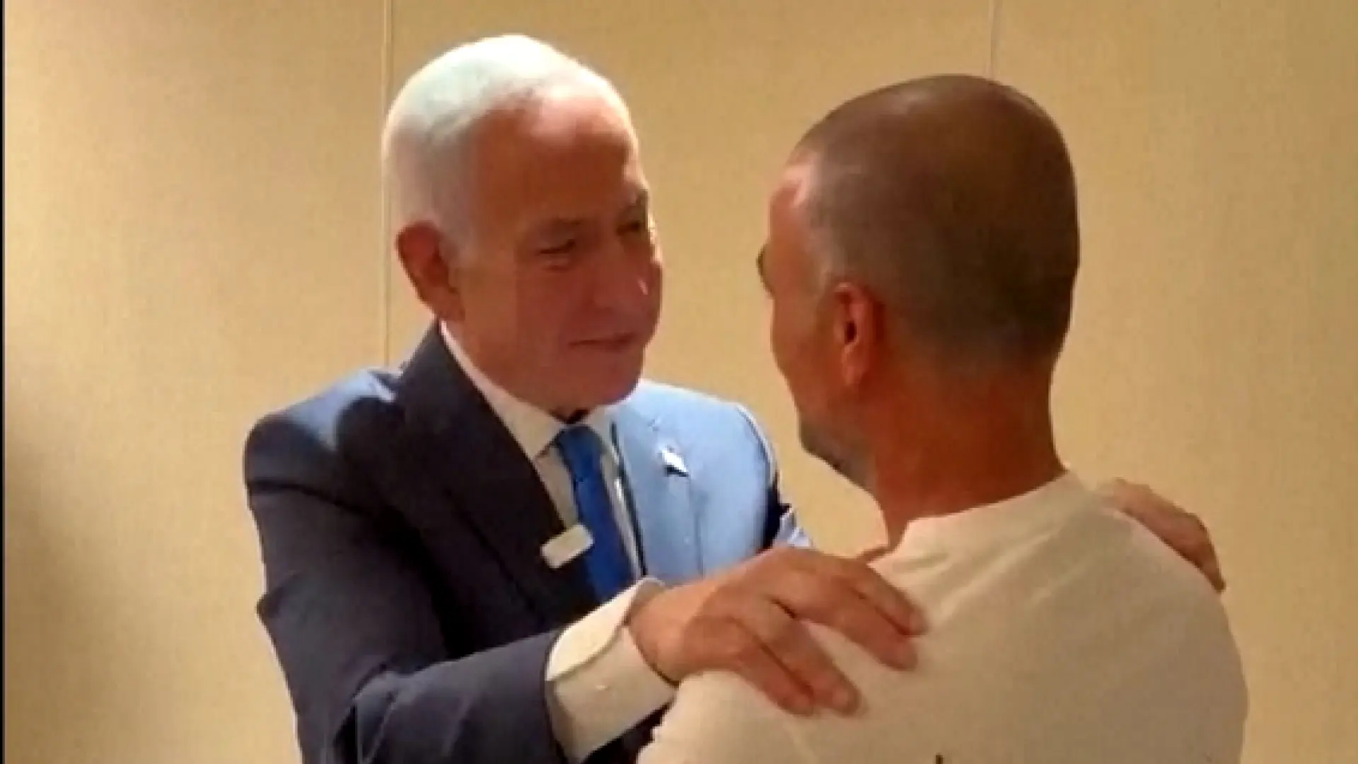 Netanyahu recibe al «héroe» que redujo al atacante del avión de Flydubai: «Le hice una llave y lo saqué de la cabina»