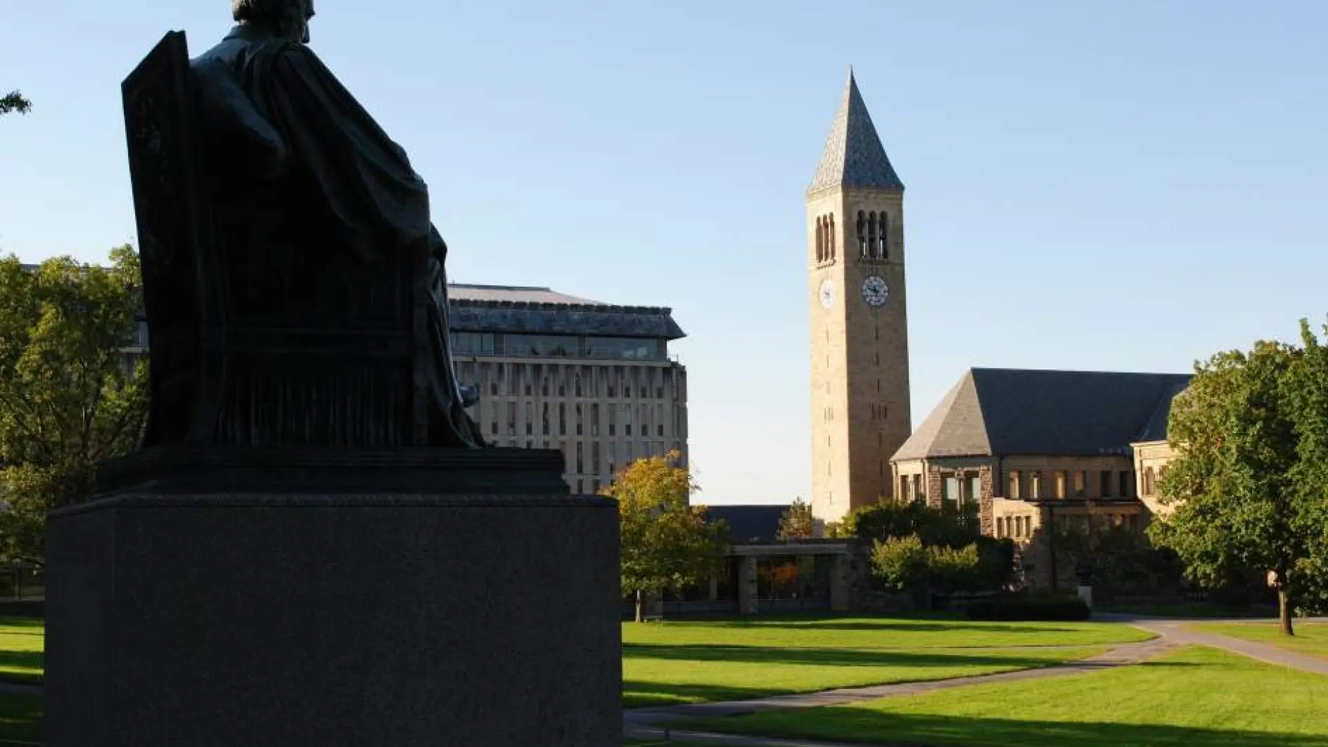 «Hay mujer disponible»: conmoción en EEUU por una violación grupal a una estudiante de la Universidad de Cornell durante horas