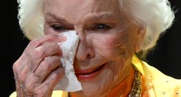 Ellen Burstyn recibió entre lágrimas el León de Oro honorífico por su extensísima carrera