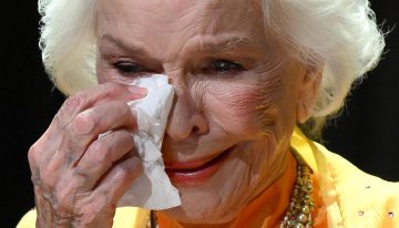 Ellen Burstyn recibió entre lágrimas el León de Oro honorífico por su extensísima carrera