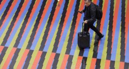 Familia de Carlos Cruz-Diez exigió al aeropuerto de Maiquetía frenar uso no autorizado de elementos de su obra