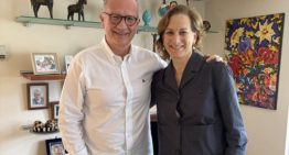 El inesperado encuentro de Perkins Rocha con la periodista e historiadora Anne Applebaum