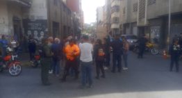 Vecinos de La Candelaria trancaron su calle tras cinco días sin luz (FOTOS)