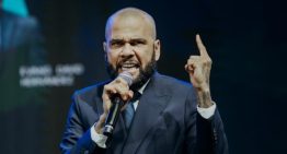 La nueva vida de Dani Alves tras salir de prisión: junta multitudes como pastor evangelista y se presenta en Argentina