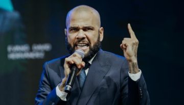 La nueva vida de Dani Alves tras salir de prisión: junta multitudes como pastor evangelista y se presenta en Argentina