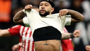 Memphis Depay no sale del pozo: erró el penal con Estudiantes y Xavi lo dejó afuera de la primera convocatoria de Países Bajos
