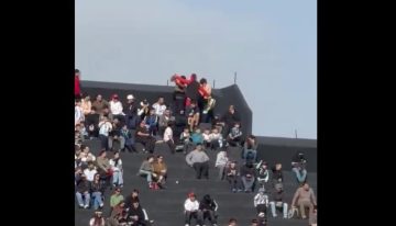 El video del ataque en patota a un hincha de Rosario Central que fue con la camiseta canalla a la cancha de Newell's