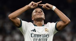 Real Madrid goleó con doblete de Mbappé, el Bernabéu silbó y Mourinho respondió: «Estoy un poco mayor para sentir presión»