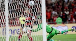 Flamengo, el rival de Estudiantes en semis de la Copa Libertadores: un blooper del arquero de Independiente del Valle evitó un «Maracanazo»