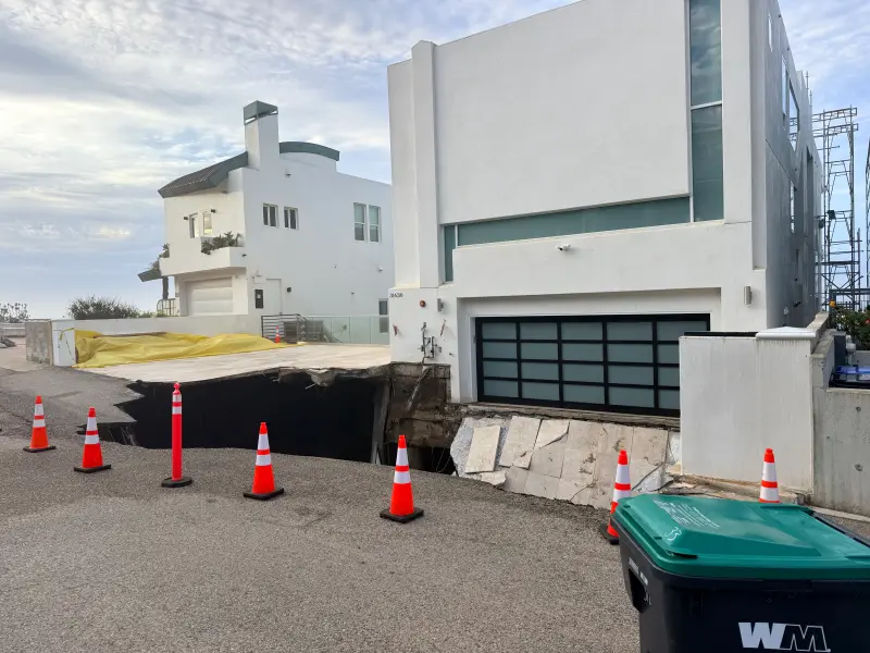 Socavón en la mansión de Nicolas Cage obliga a evacuar zonas por riesgo de colapso (FOTOS)
