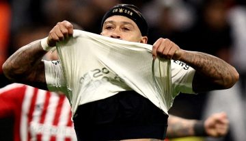 Memphis Depay, del cielo al infierno: tras la renovación mediática en Corinthians, erró el penal que clasificó a Estudiantes en la Libertadores
