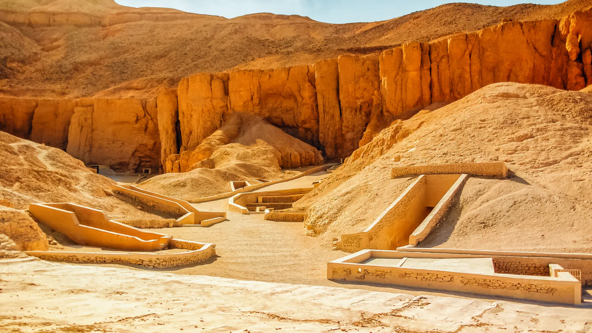 Nuevos escaneos muestran una cámara oculta tras la tumba de Tutankamón que podría contener los restos de Nefertiti