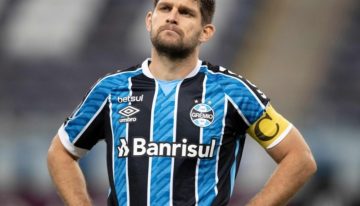 Estafa en Brasil: se hacía pasar por el DT de Gremio y le sacó 4.000 dólares a un jugador pero el argentino Kannemann lo descubrió