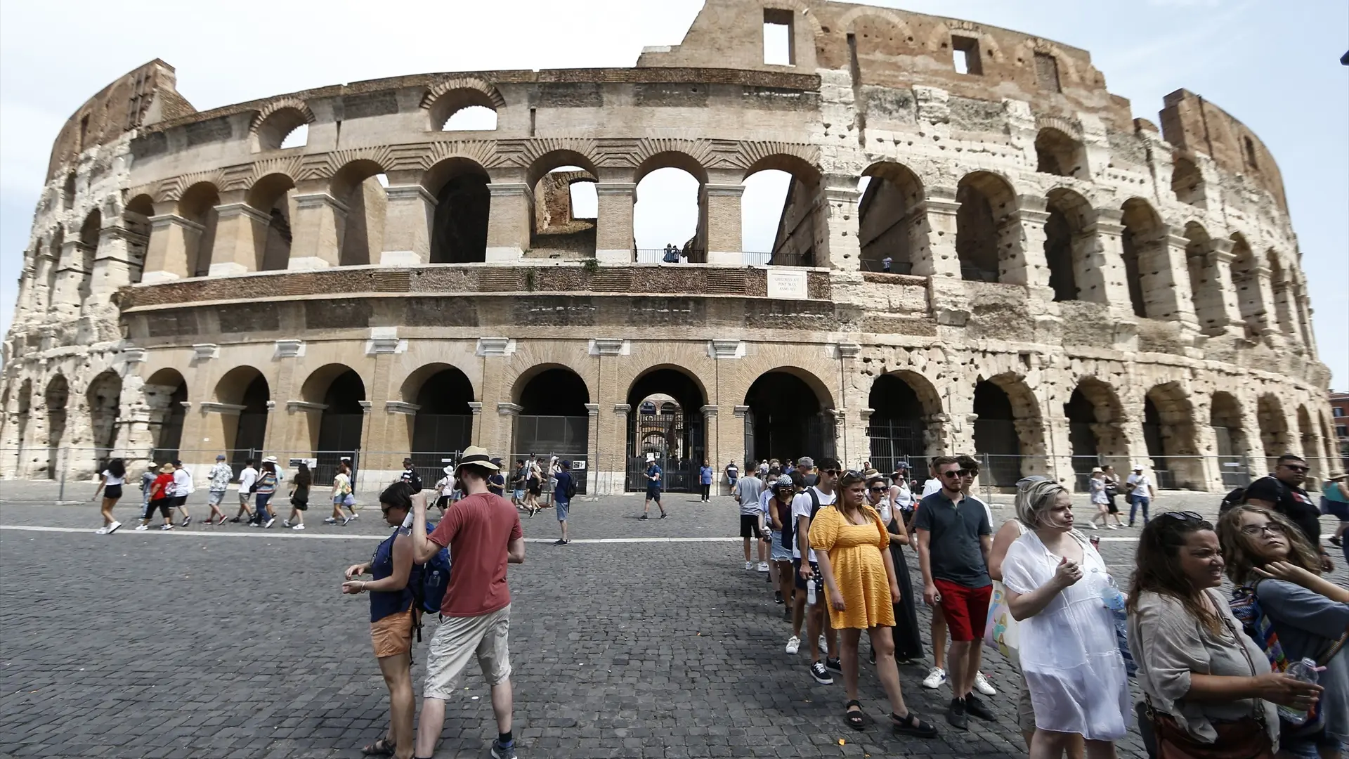 Roma declara 'zona roja' los alrededores del Coliseo: refuerza la presencia policial ante el aumento de delitos y narcotráfico