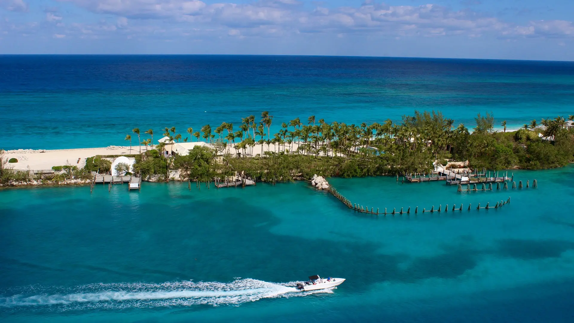 Una madre abandona a sus cuatro hijos para irse de crucero a las Bahamas