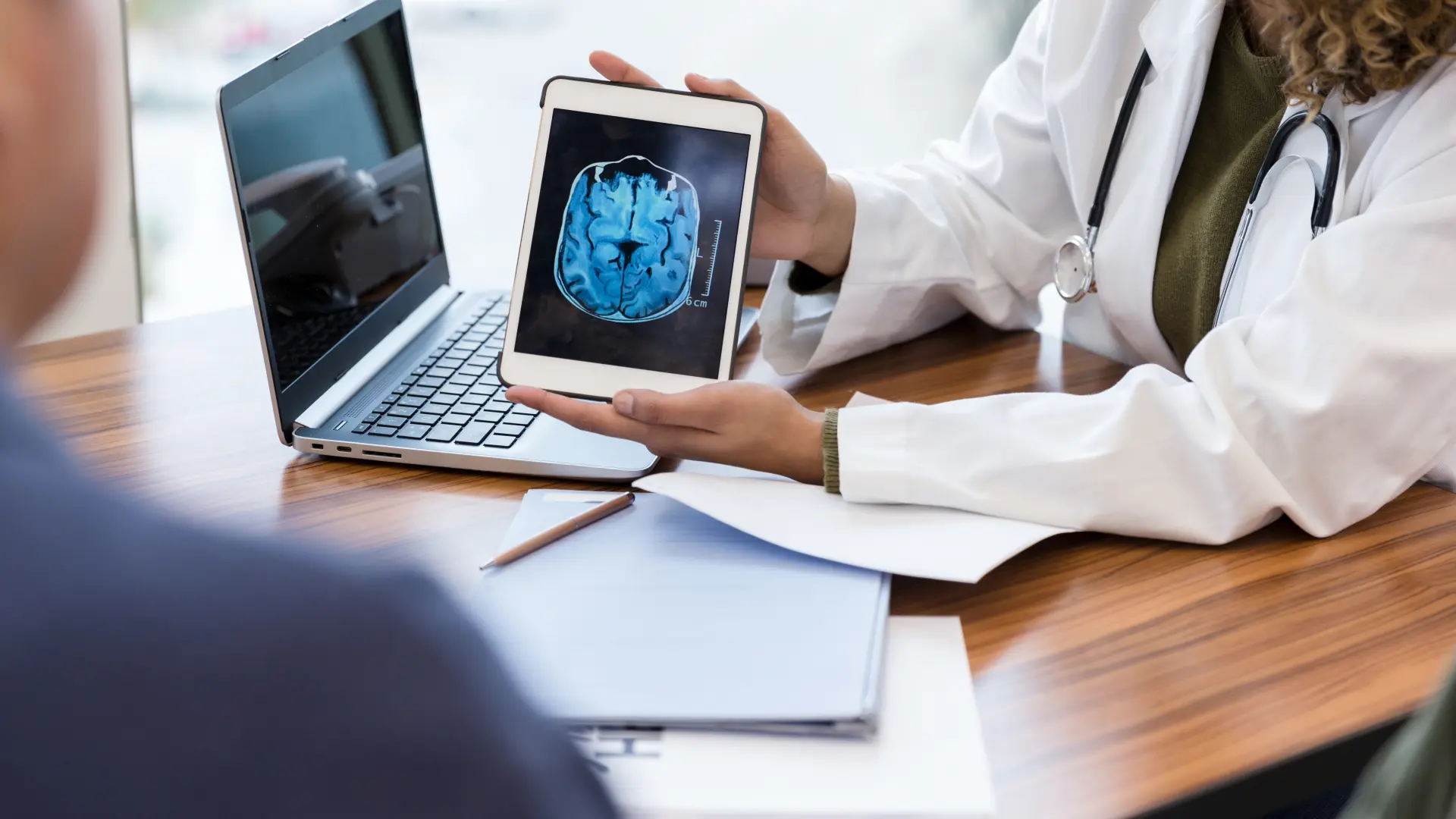 Identifican una alteración en el cerebro y el líquido cefalorraquídeo que podría estar asociada al alzhéimer