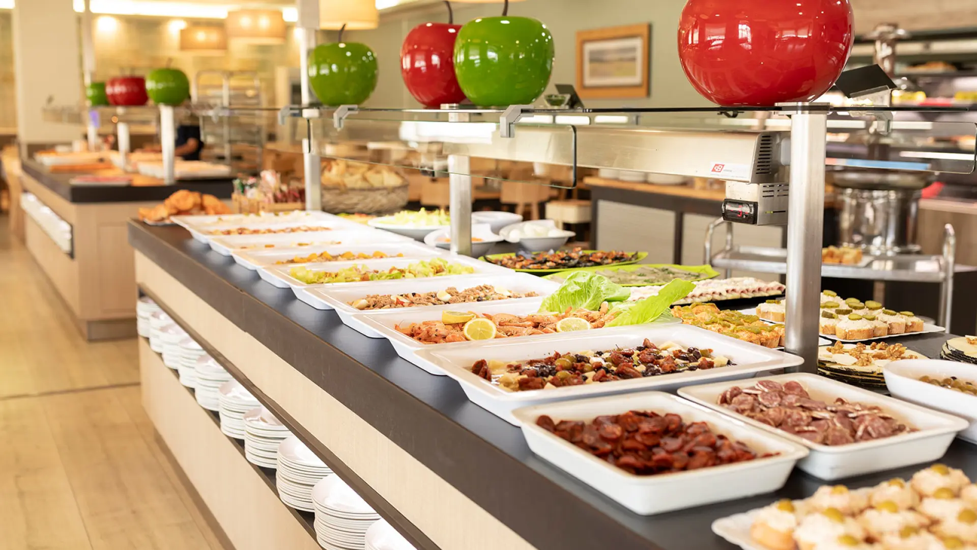 Buffet libre a la vista y el ansia de comer que no cesa: ¿es el estómago o el cerebro?