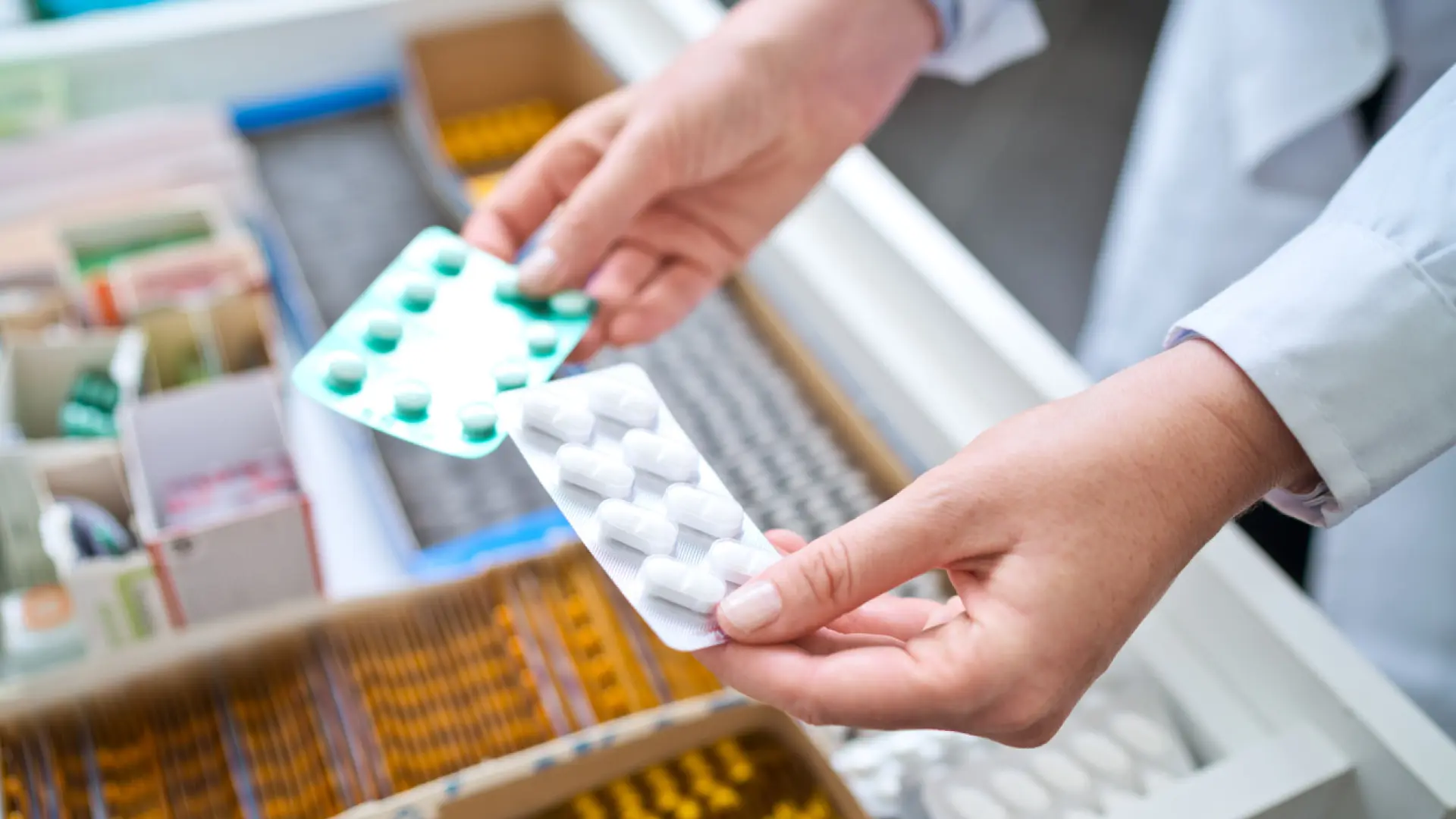 ¿Qué significan los colores de los blísteres de medicamentos? La precaución que debes tener especialmente si se usa pastillero
