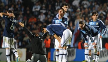 «No sabe el himno», “camina la cancha” y “no juega como en Barcelona”: cuando a Messi lo silbaron en la Argentina, la herida que Leo nunca pudo olvidar