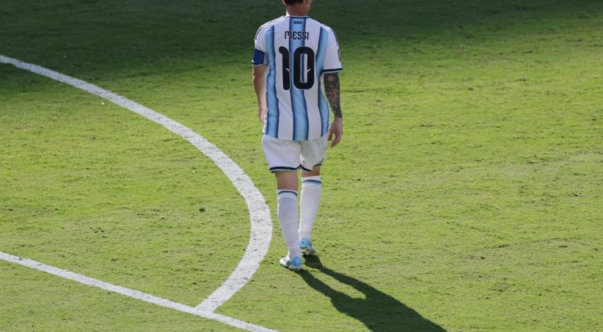 La pesada herencia de Messi en la Selección: Scaloni guarda la 10 pero cuatro jugadores pelean por quedarse con esa camiseta