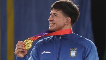 La increíble doble vida del argentino que ganó el oro en lucha en los Suramericanos: «En Europa y Asia soy una estrella, pero acá vendo pantalones»