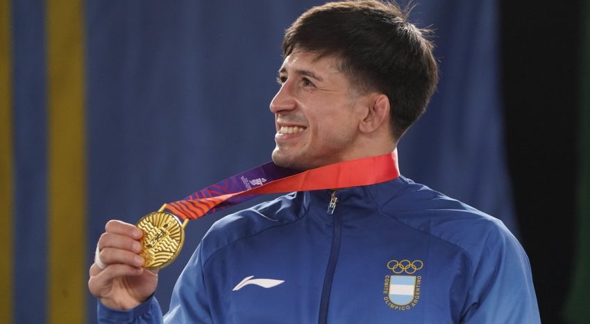 La increíble doble vida del argentino que ganó el oro en lucha en los Suramericanos: «En Europa y Asia soy una estrella, pero acá vendo pantalones»