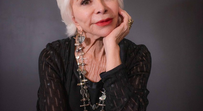 Rescatamos la última entrevista de TELVA con Isabel Allende: «No quiero cosas materiales, mi casa es simple, mi coche viejo, no colecciono nada porque me voy a ir de este mundo pronto»
