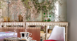 La antigua casa del médico, un loft en Madrid, una vivienda que rebosa color… Estos son los rincones más especiales de las casas que nos han conquistado este último mes