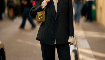 Cómo visten este otoño las que (de verdad) viven de la moda, París tiene la respuesta y nos pone sobre la pista de las prendas imprescindibles de la temporada