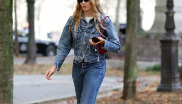 Ir a un desfile en Converse y vaqueros, el look todoterreno de Veronika Heilbrunner que es mitad acto de rebeldía mitad apuesta por la naturalidad