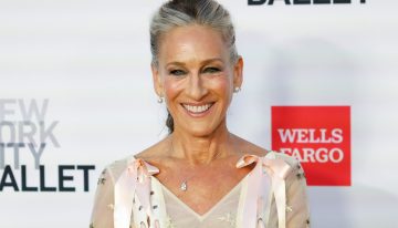 Víctor del Valle, colorista, sobre las canas de Sarah Jessica Parker: «La clave es que el rubio no compite con la cana, la acompaña. Es la filosofía del French Blending: las mechas están, pero no gritan»