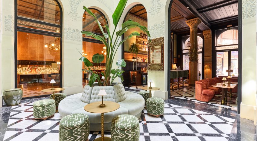 Así ha recuperado Lázaro Rosa-Violán el Hotel España, la fonda de 1859 que se convirtió en joya modernista