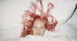 Alerta, nostálgicos: el grunge, Kate Moss y Alexander McQueen protagonizan la exposición del otoño en Londres de dedicada a la última década analógica