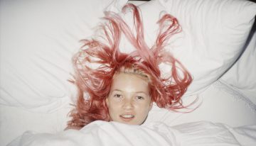 Alerta, nostálgicos: el grunge, Kate Moss y Alexander McQueen protagonizan la exposición del otoño en Londres de dedicada a la última década analógica