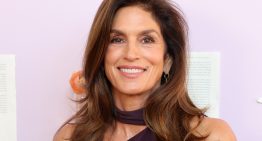 Las dermatólogas coinciden: «A partir de los 60 no solo son necesarios ingredientes como el retinol o la vitamina C, estos son los que conviene añadir»