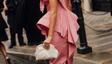 La falda asimétrica, una tendencia del otoño 2026 que habla mucho de cómo está la moda (y la sociedad)