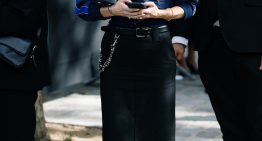 Esta es la combinación de falda y zapato preferida y más elegante de las expertas en moda para ir a los desfiles