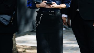 Esta es la combinación de falda y zapato preferida y más elegante de las expertas en moda para ir a los desfiles