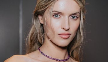 María Nebrera, maquilladora: «Aplicar base o corrector en el párpado, a toques con los dedos, devuelve luz a la mirada»