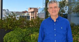 Guillermo Fesser, periodista: «Estados Unidos tiene una base cultural hispana innegable, que muchos estadounidenses ocultan y los propios hispanos desconocen»