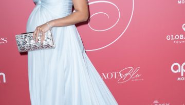 El vestido de invitada embarazada más bonito de la gala más comentada de Mónaco lo llevó Alexandra Leclerc, marcando la tendencia de color de las bodas de otoño: el azul bebé