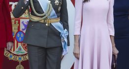 La reina Letizia, de rosa empolvado, y la Princesa de Asturias, con uniforme de gala del Ejército de Tierra, en el desfile de la Hispanidad del 12 de octubre